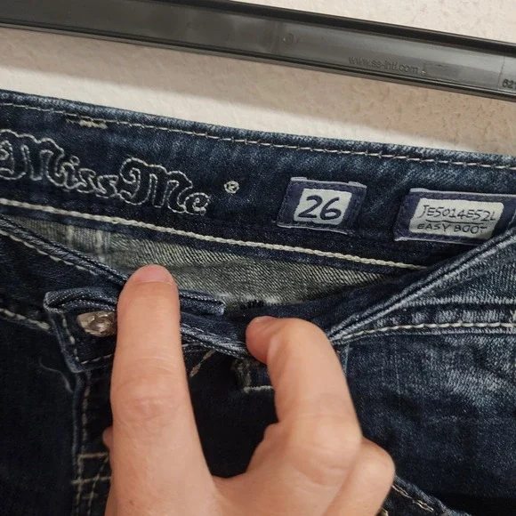 Miss Me Jeans 26 Easy Boot Embellished Dark Wash Denim Low Rise Distressed - Picture 4 of 6